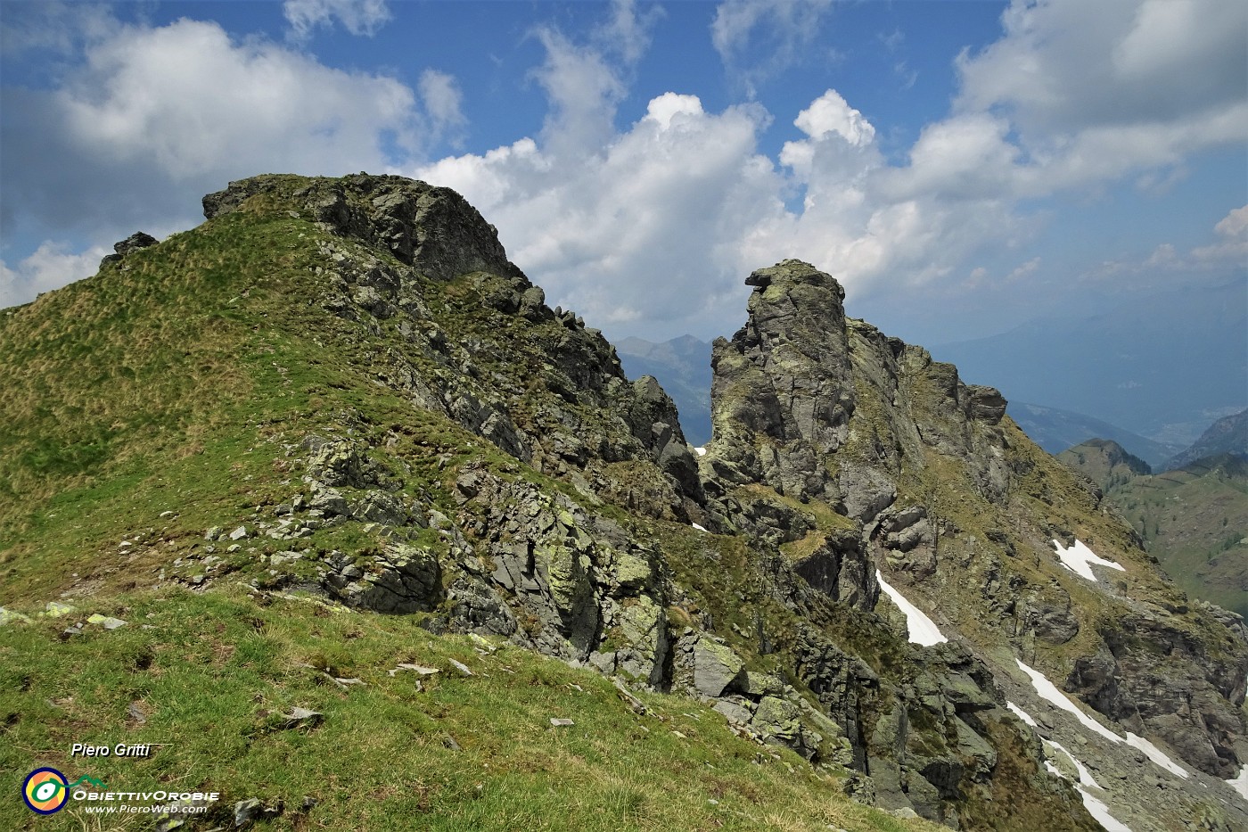 47 Salendo in cima di Ponteranica centrale con vista in Ponteranica occ.JPG